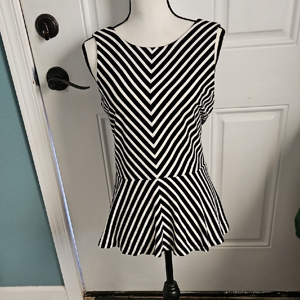Banana Republic Black and White Chevron Tank Top